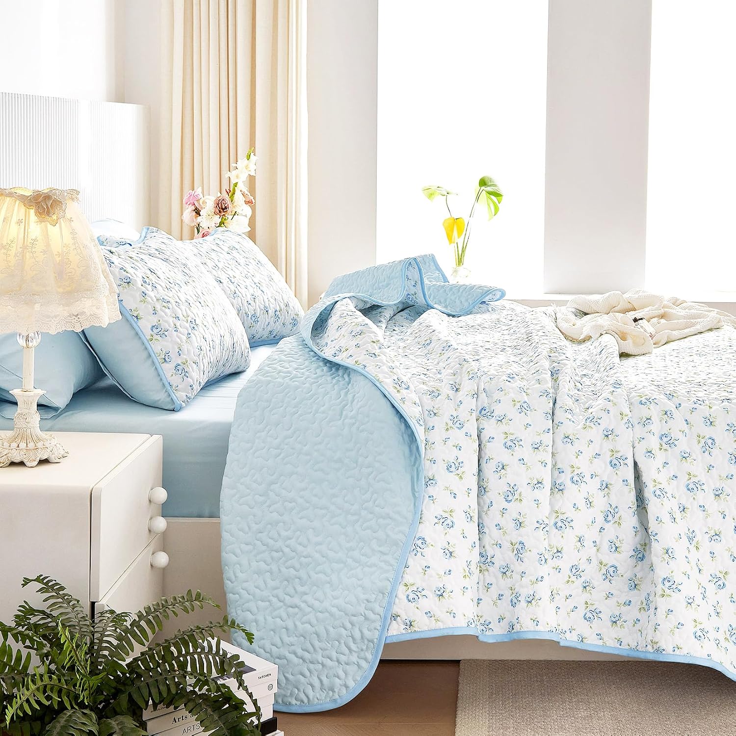 Chic Floral Quilt Set